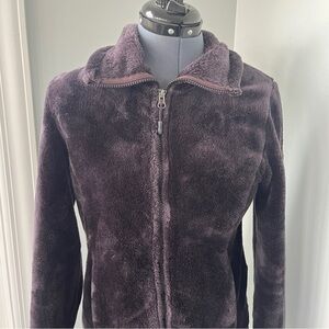 Super soft jacket size small, 32° brand, deep purple color with a full zipper